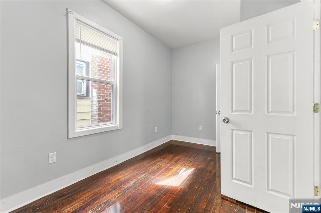 564 Sanford Avenue 2 - Photo 5