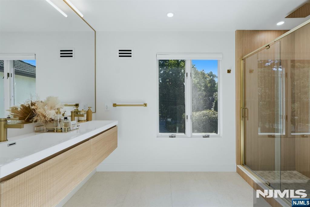 471 Homans Avenue — photo 39