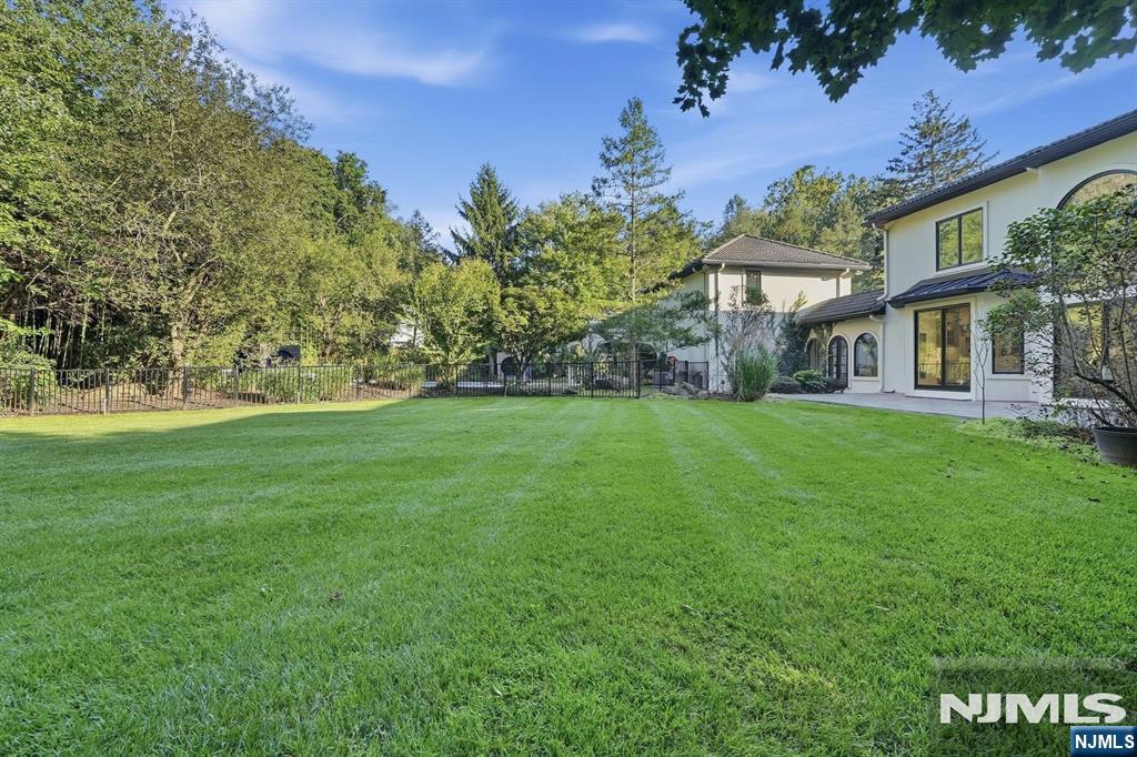 471 Homans Avenue — photo 47