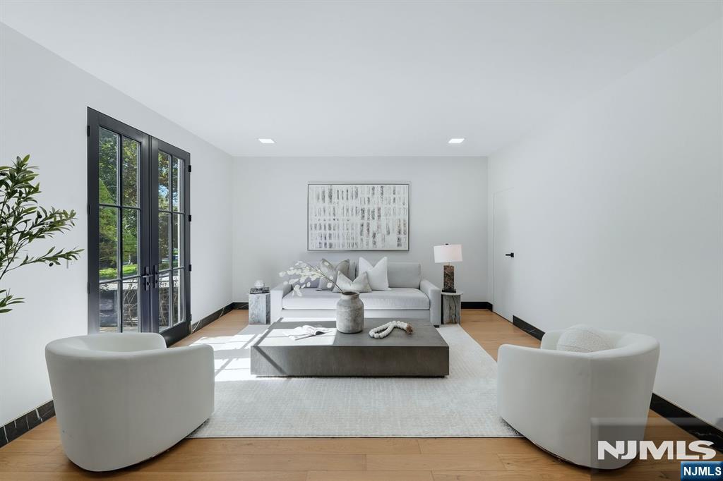 471 Homans Avenue — photo 8