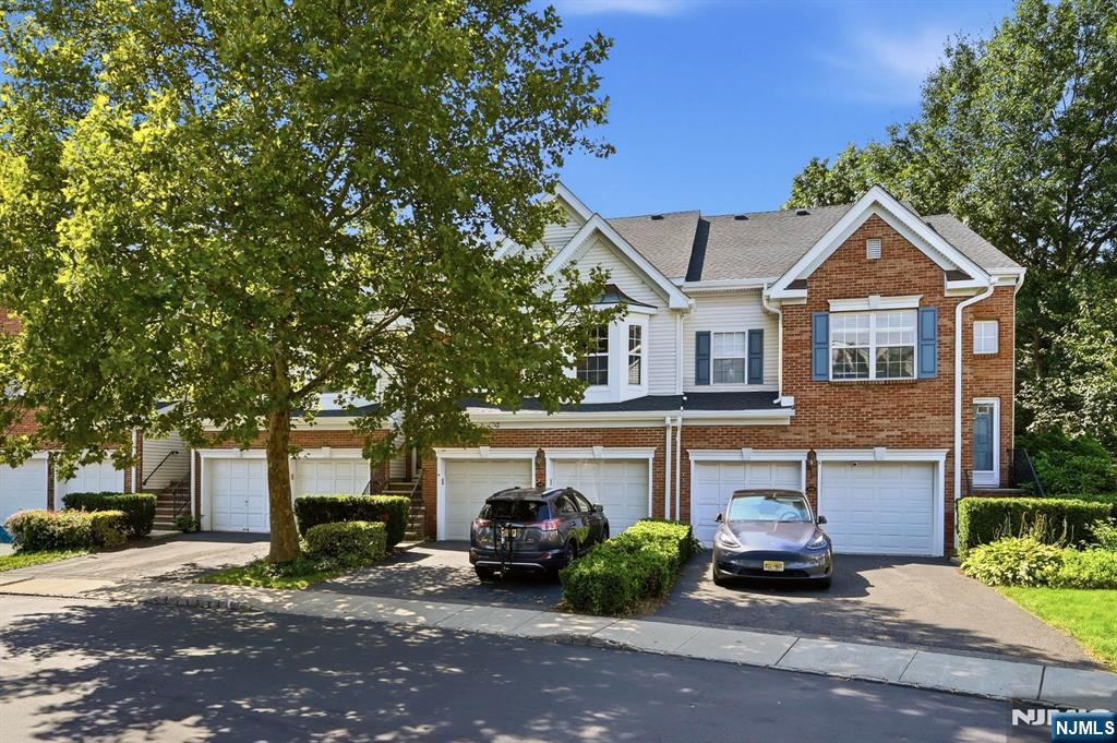 347 Winthrop Drive 3114 - Photo 2