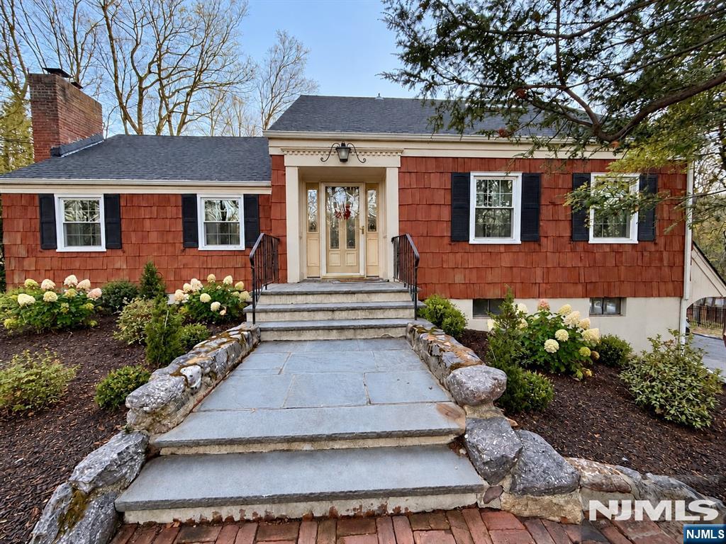 Photo 2 of Single family home for sale at 3 Gravel Hl Rd, Kinnelon Borough, NJ 07405 | MLS# 26034474 | Listing updated on 2026-10-07