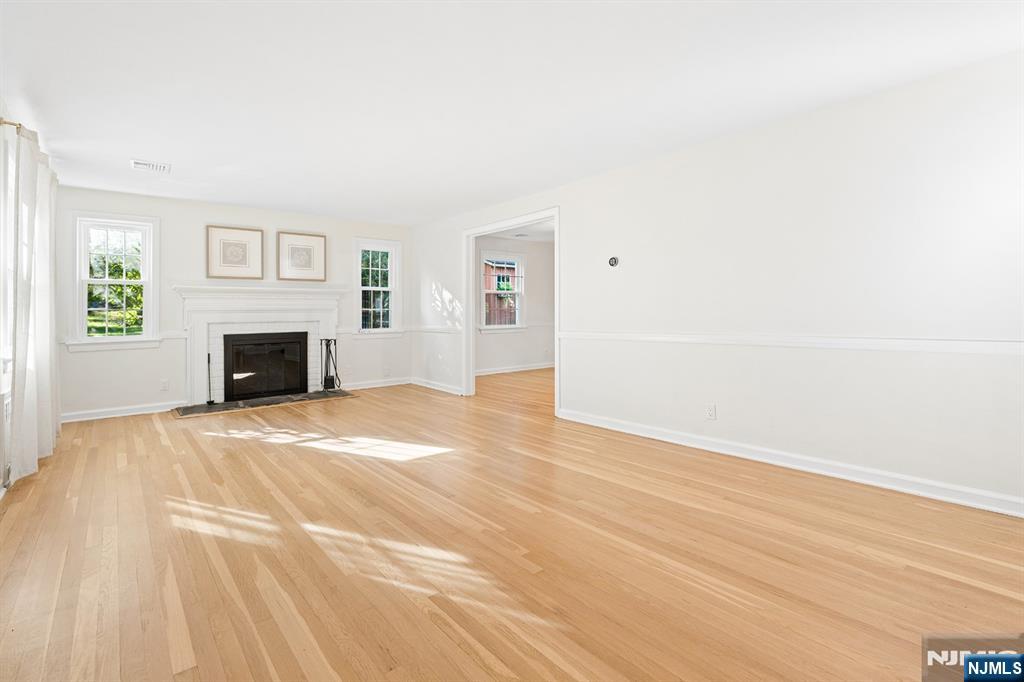 Photo 3 of Single family home for sale at 3 Gravel Hl Rd, Kinnelon Borough, NJ 07405 | MLS# 26034474 | Listing updated on 2026-10-07