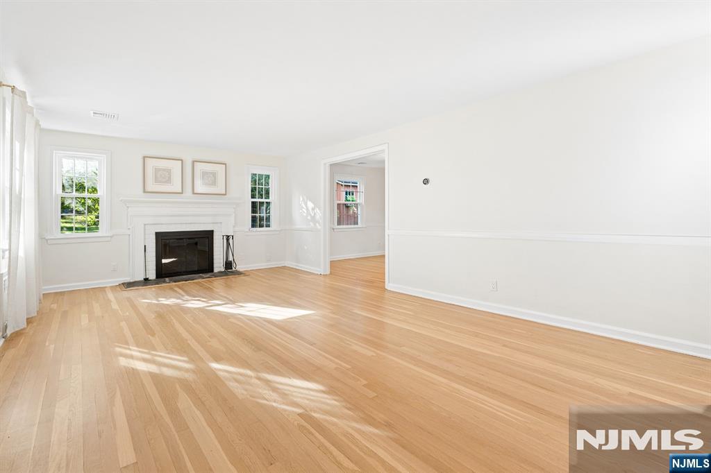 Photo 3 of Single family home for sale at 3 Gravel Hl Rd, Kinnelon Borough, NJ 07405 | MLS# 26034474 | Listing updated on 2026-10-07