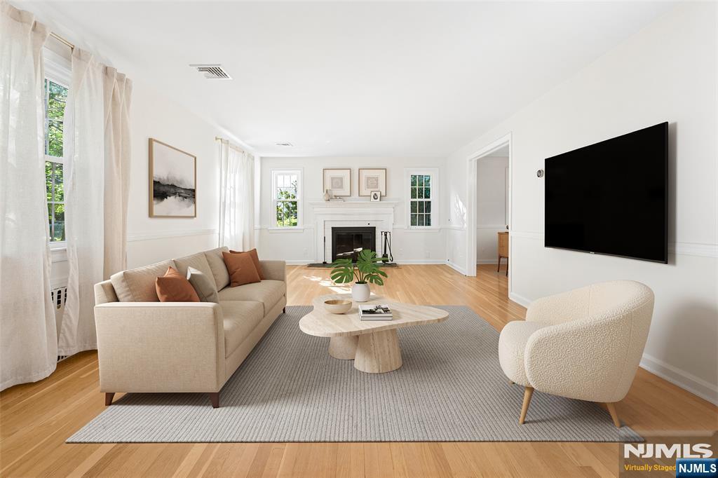 Photo 4 of Single family home for sale at 3 Gravel Hl Rd, Kinnelon Borough, NJ 07405 | MLS# 26034474 | Listing updated on 2026-10-07