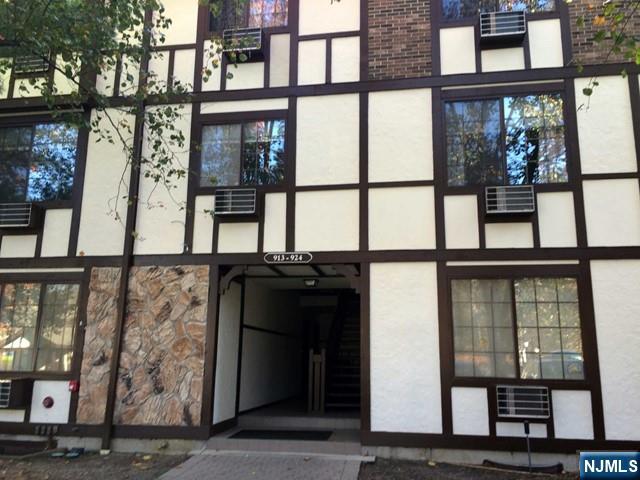 917 Thoreau Court - Photo 2