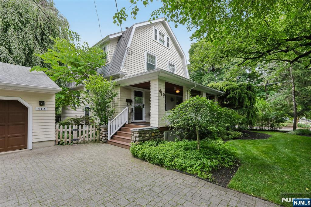 419 Hollywood Avenue - Photo 2