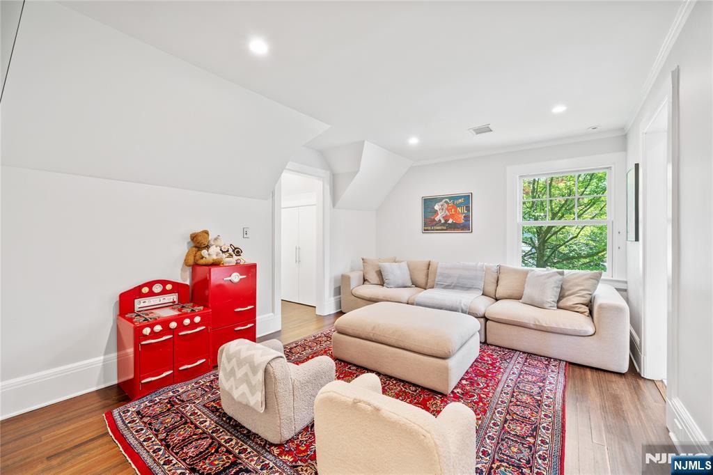 48 Edgemont Road — photo 32