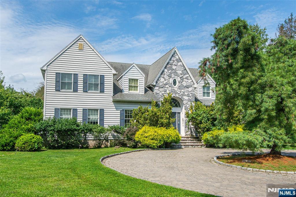 Photo 1 of Single family home for sale at 2 Blueberry Ct, Mahwah, NJ 07430 | MLS# 26034526 | Listing updated on 2026-09-17