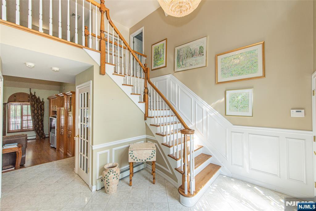 Photo 4 of Single family home for sale at 2 Blueberry Ct, Mahwah, NJ 07430 | MLS# 26034526 | Listing updated on 2026-09-17