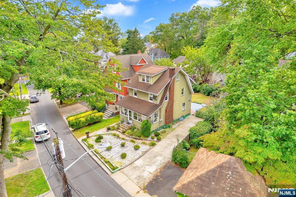 Photo 3 of Single family home for sale at 9 Halcyon, Bloomfield, NJ 07003 | MLS# 26034538 | Listing updated on 2026-09-20
