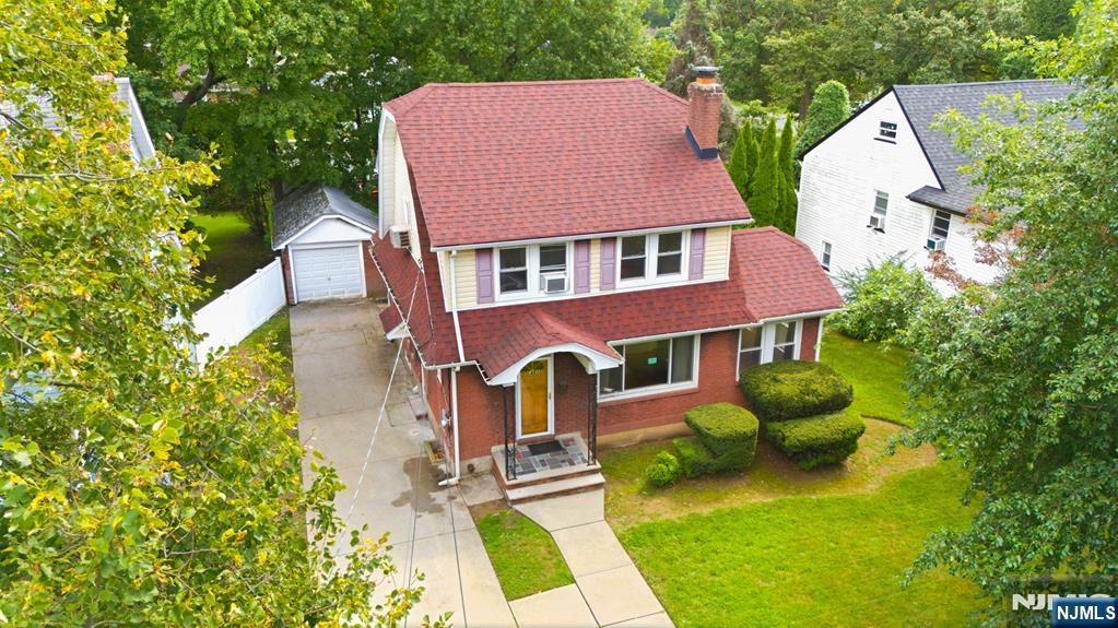 Photo 3 of Single family home for sale at 1481 Endicott Ter, Teaneck, NJ 07666 | MLS# 26034582 | Listing updated on 2026-09-17