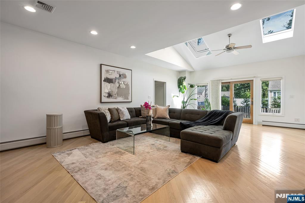 Photo 4 of Single family home for sale at 8 Marion Ct, Ho Ho Kus, NJ 07423 | MLS# 26034603 | Listing updated on 2026-09-16