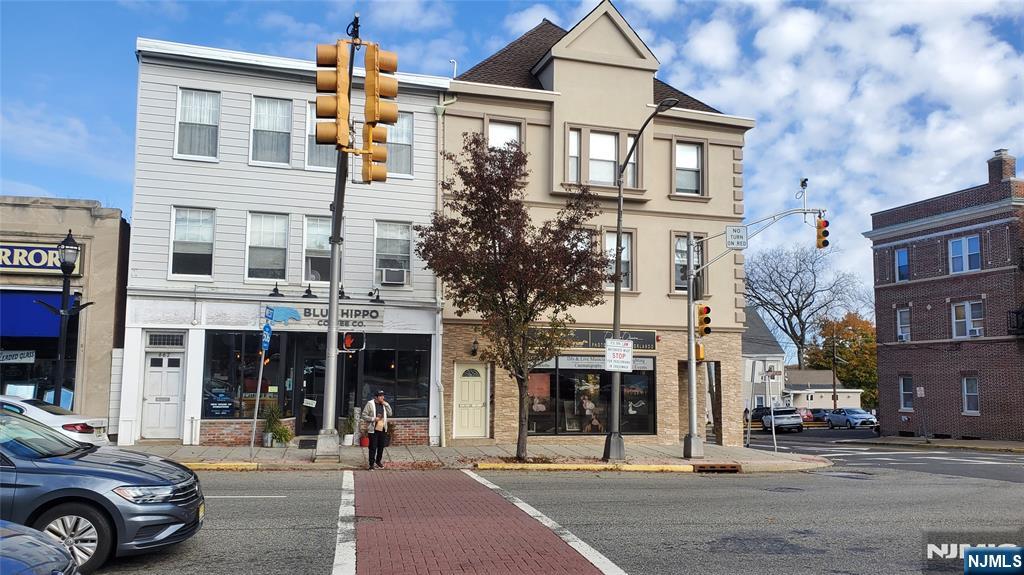 662 Bloomfield Avenue - Photo 1
