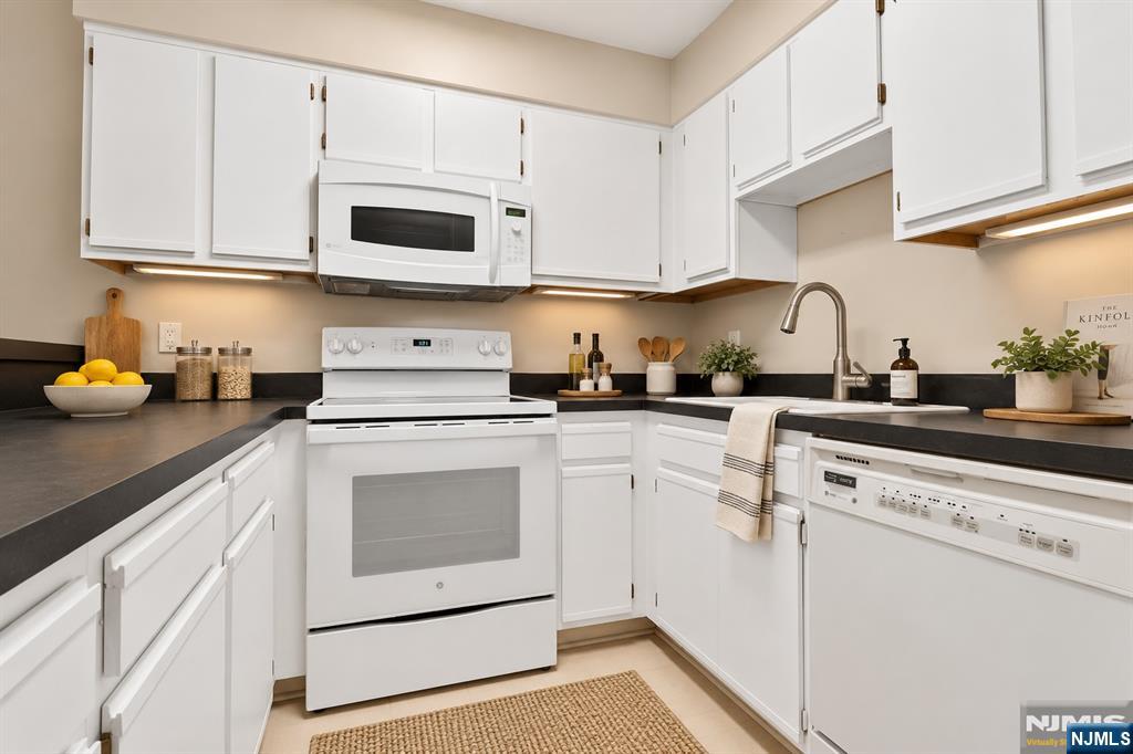 19 Plauderville Avenue 208 - Photo 5
