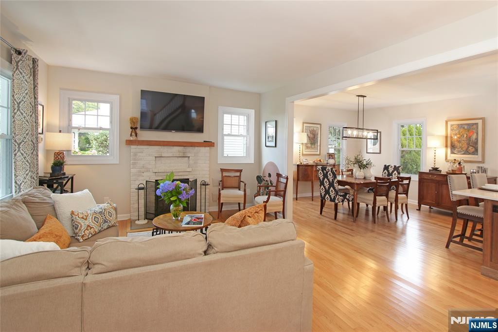 35 Essex Avenue - Photo 2