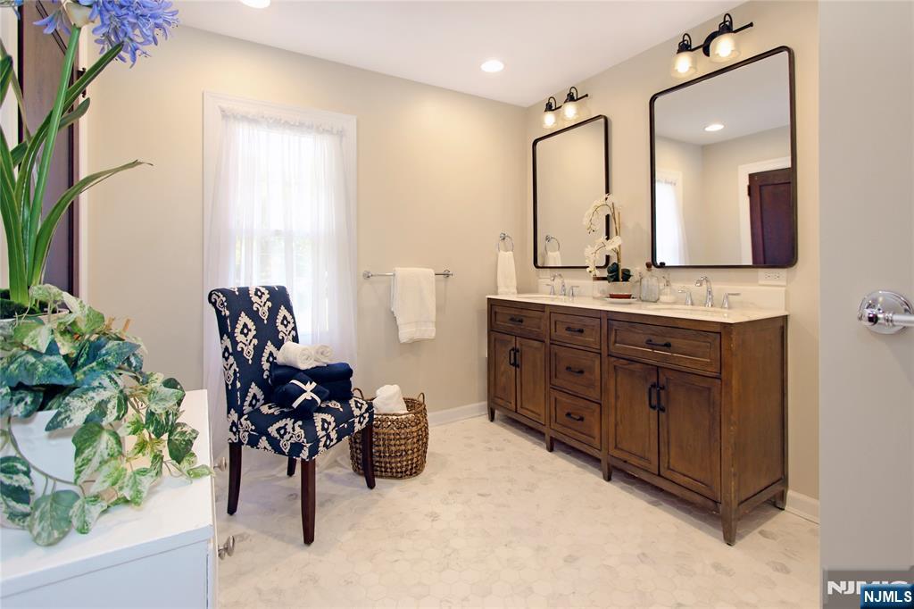 35 Essex Avenue - Photo 5