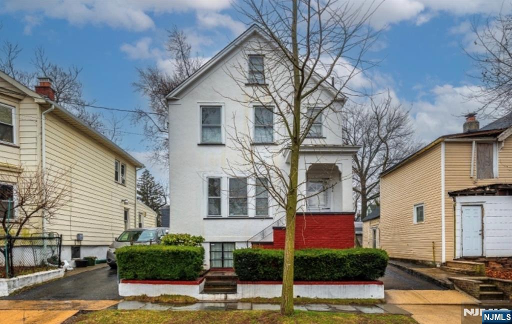 Photo 1 of Single family home for sale at 424 Frankfort St, Orange, NJ 07050 | MLS# 26034641 | Listing updated on 2026-09-15