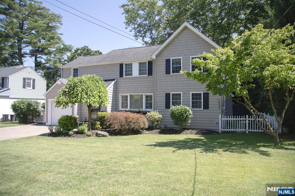 Photo 2 of Single family home for sale at 22 Warren Rd, Fair Lawn, NJ 07410 | MLS# 26034647 | Listing updated on 2026-09-17