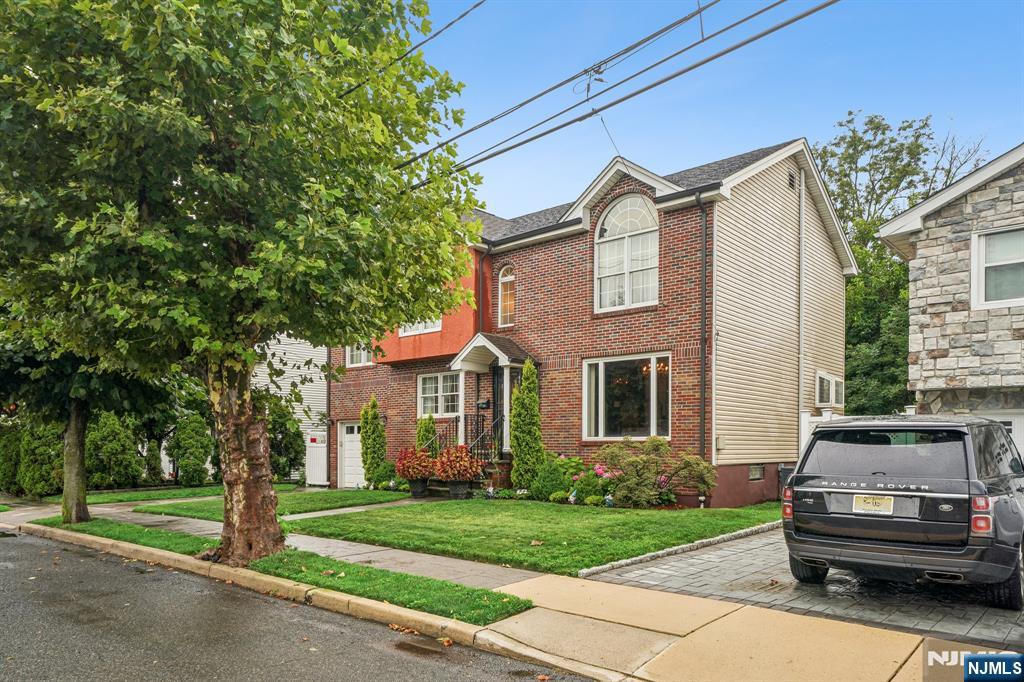 Photo 3 of Single family home for sale at 18 Gail Pl, Secaucus, NJ 07094 | MLS# 26034654 | Listing updated on 2026-09-17