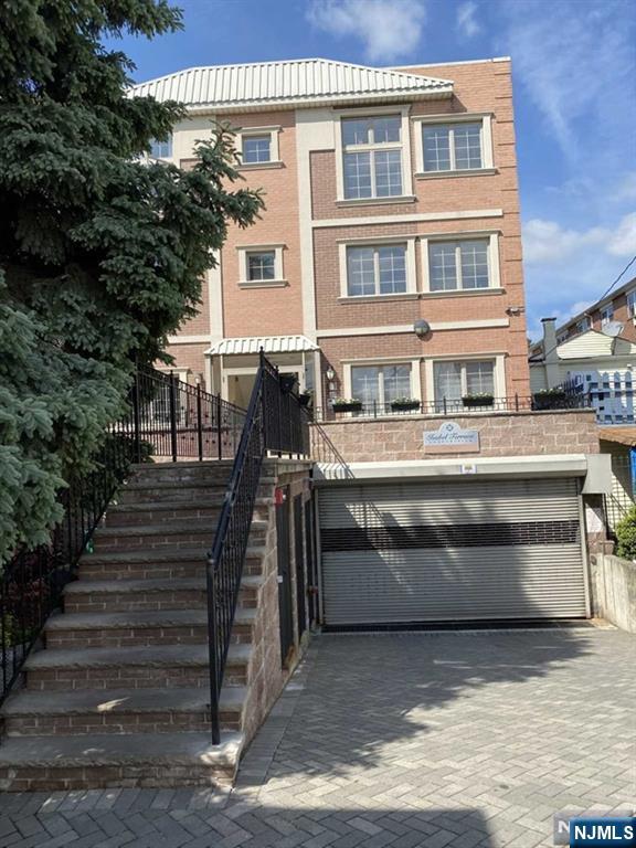 124 68th Street 306 - Photo 1