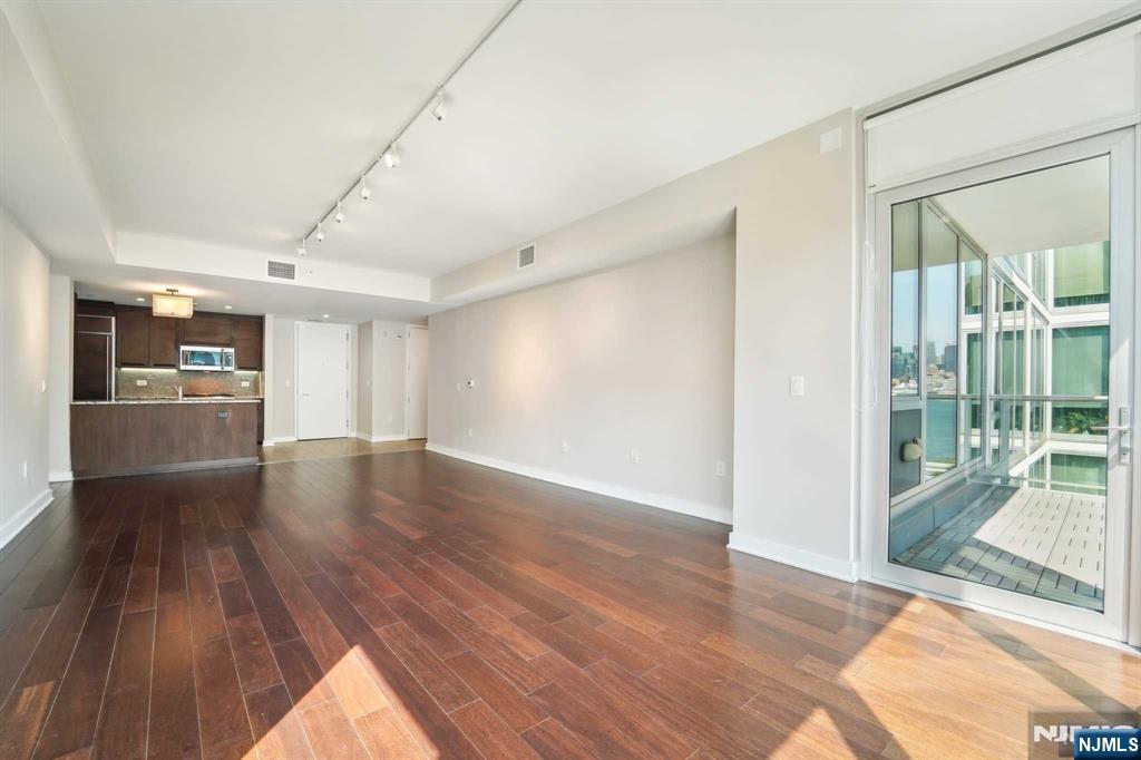 1000 Avenue At Port Imperial 512 - Photo 5