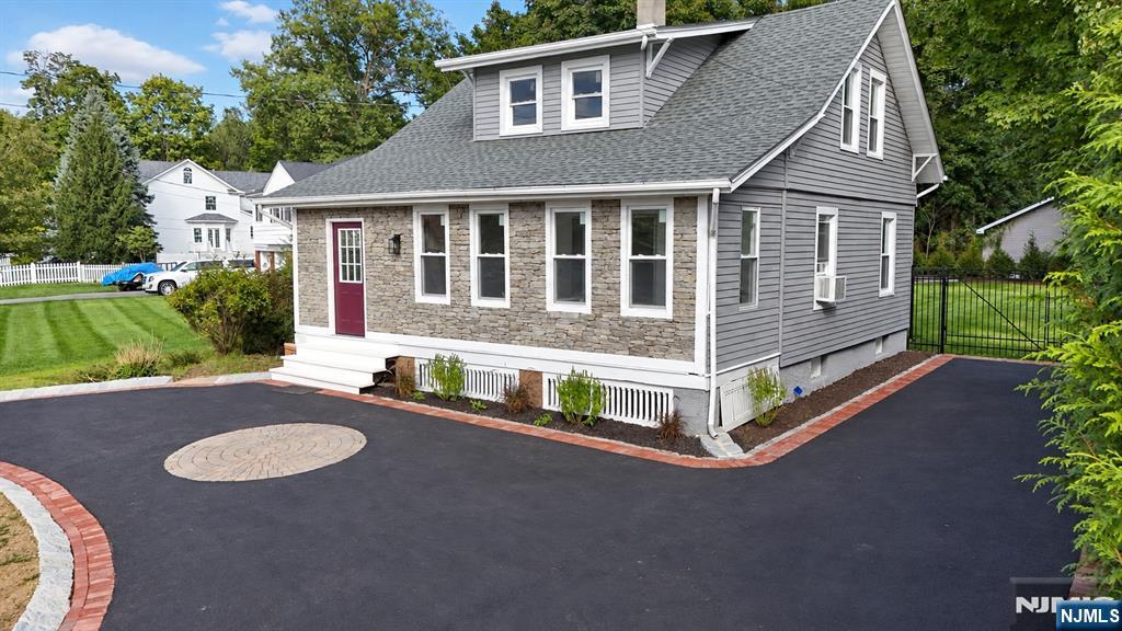 Photo 1 of Single family home for sale at 754 Wyckoff, Wyckoff, NJ 07481 | MLS# 26034677 | Listing updated on 2026-09-14