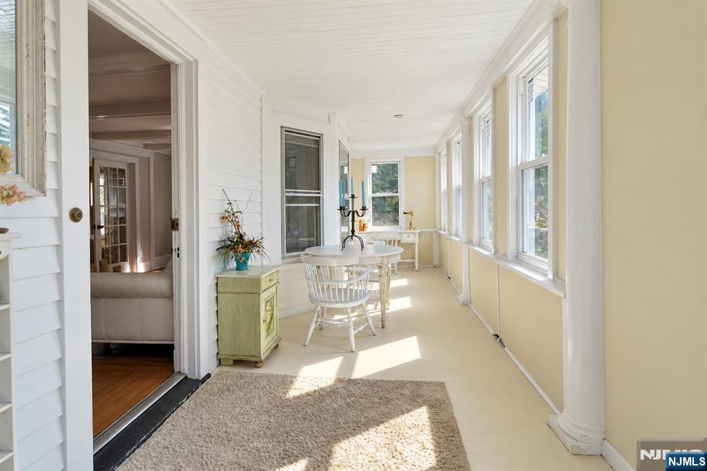 754 Wyckoff - Photo 4