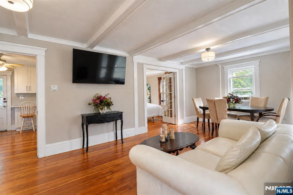 754 Wyckoff - Photo 5