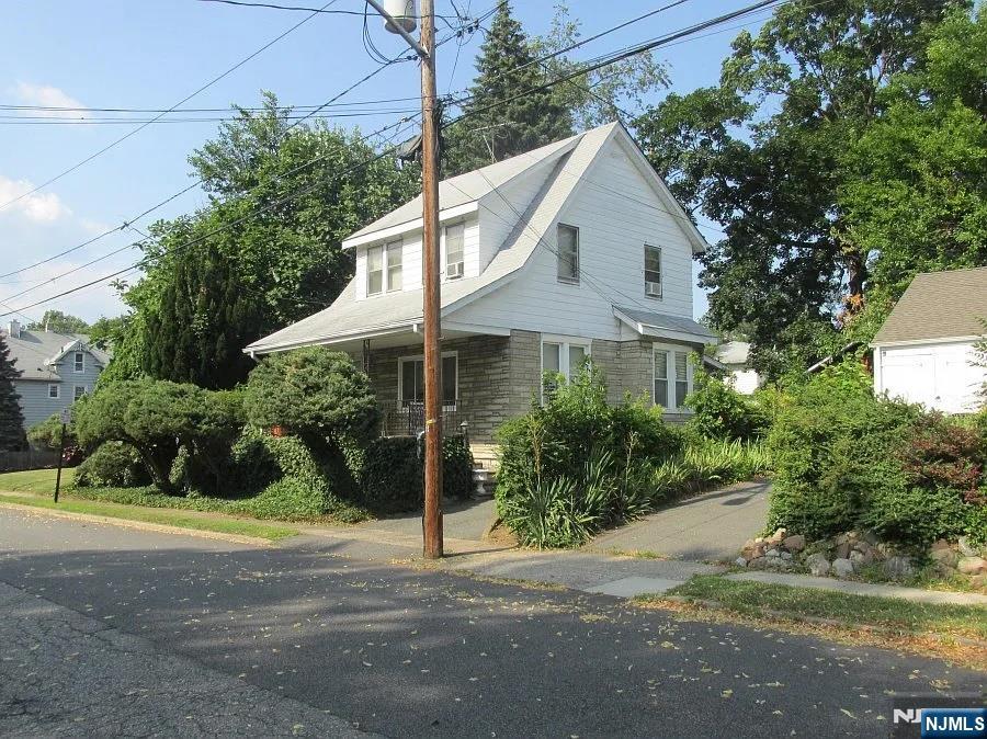 85 Elizabeth Avenue - Photo 2