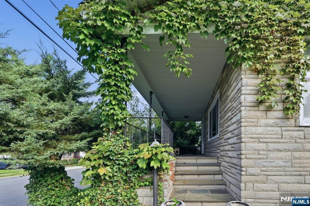 85 Elizabeth Avenue - Photo 3