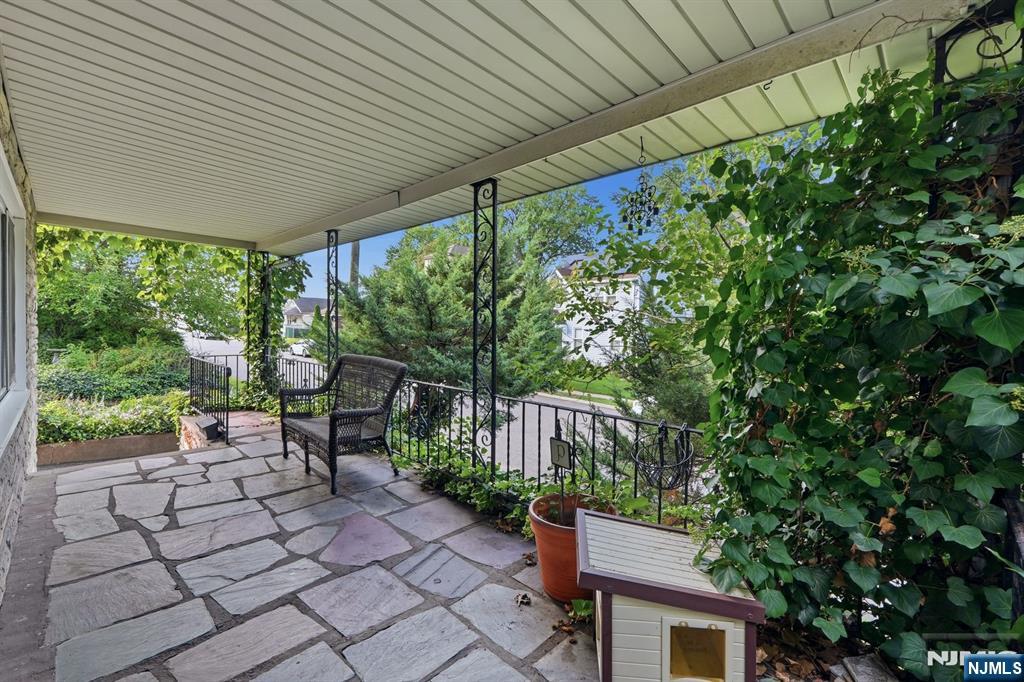 85 Elizabeth Avenue - Photo 4