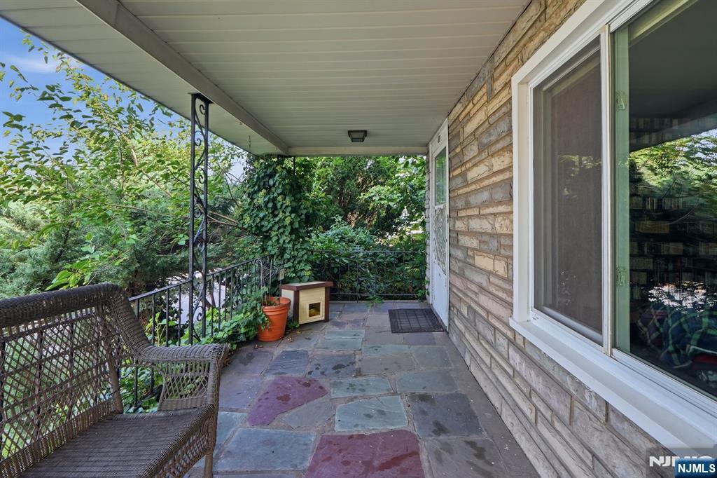 85 Elizabeth Avenue - Photo 5