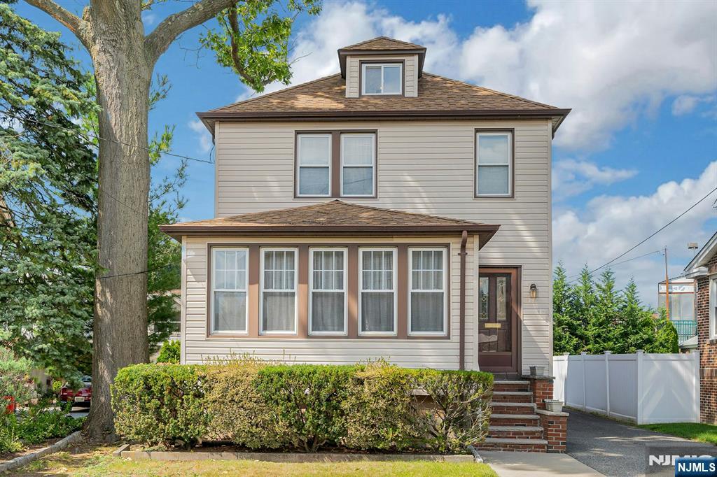 527 Brandon Place - Photo 1