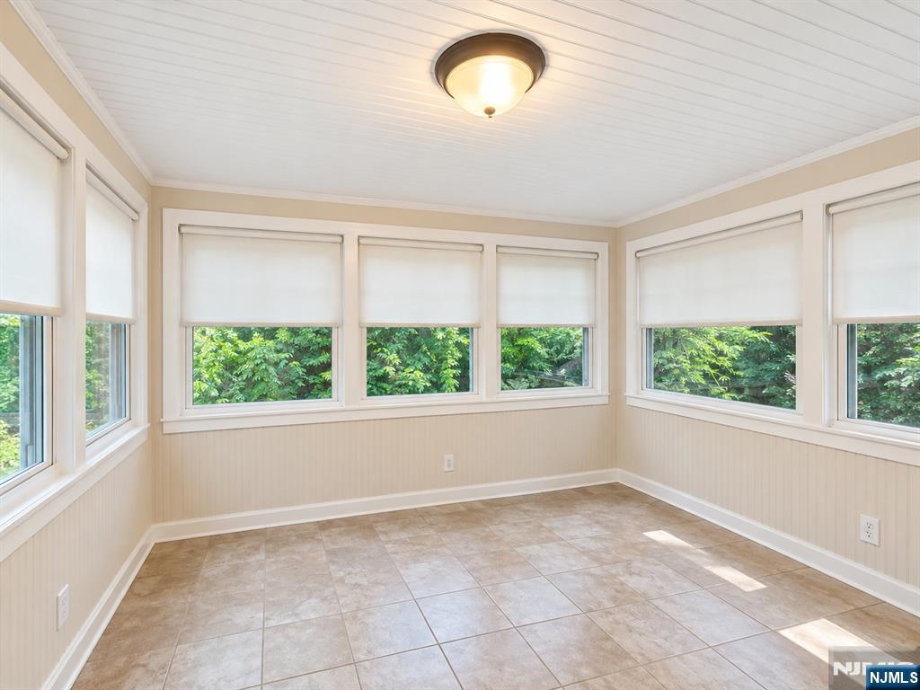98 Farview Avenue 1 - Photo 5