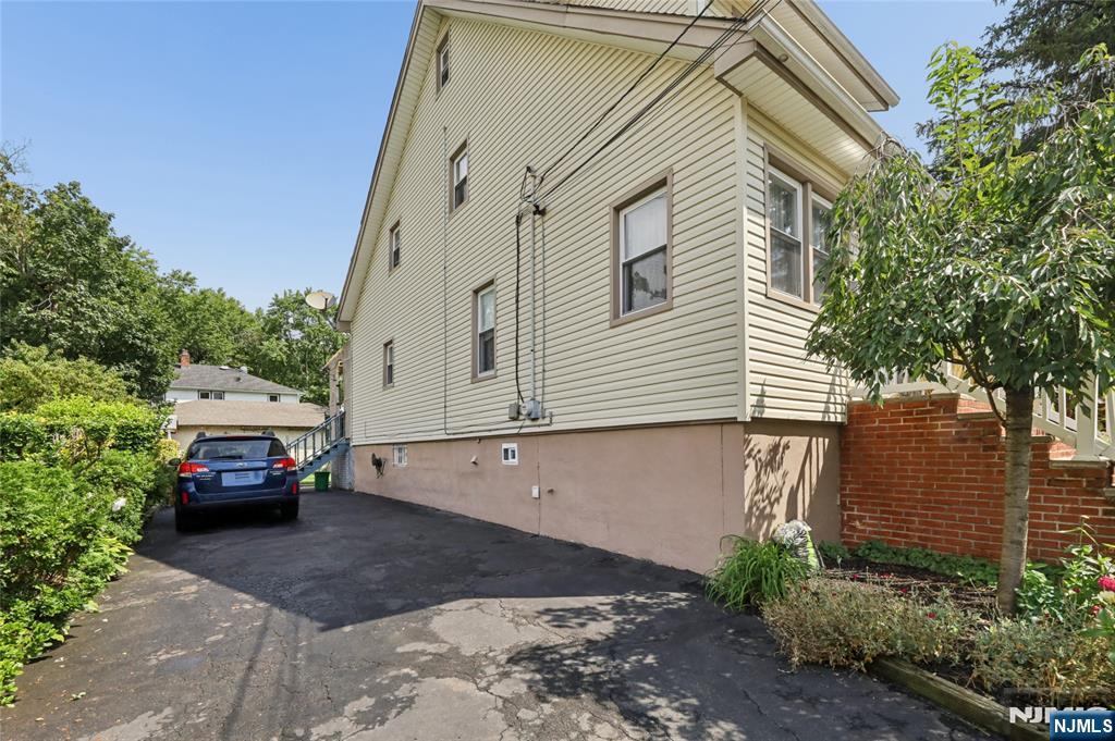 205 Warren Street - Photo 4