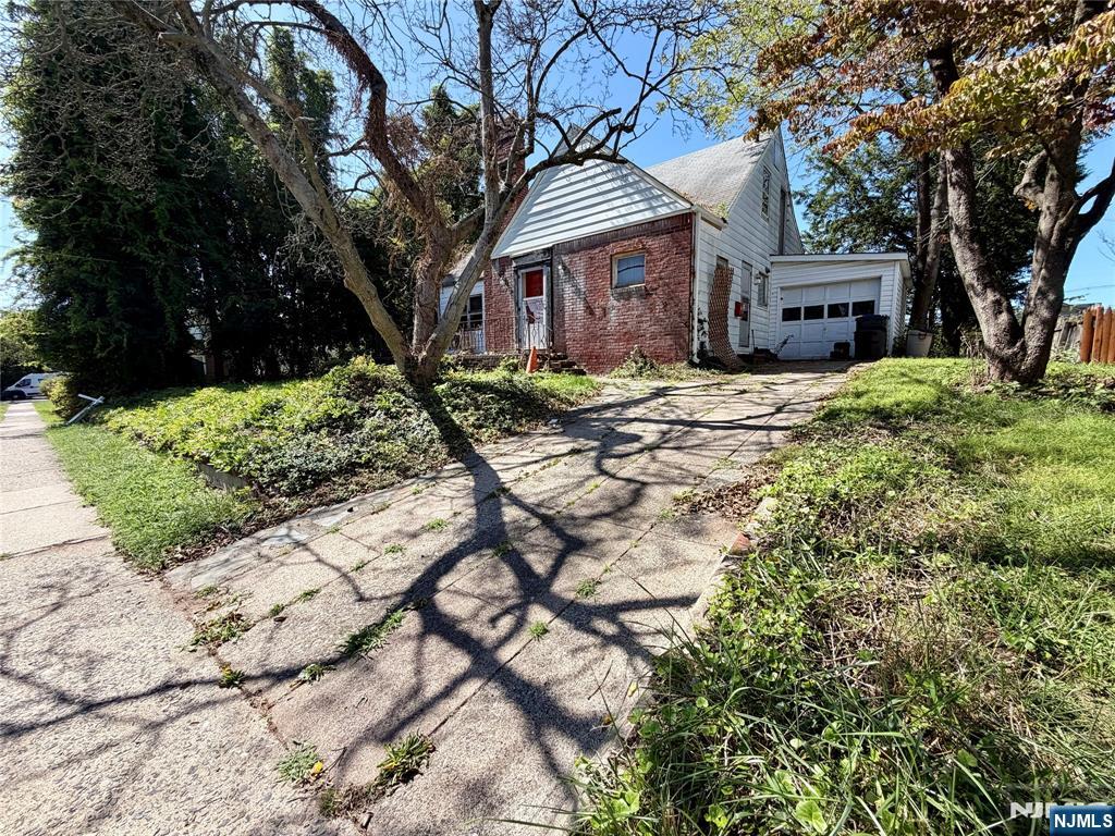 Photo 3 of Single family home for sale at 76 Beechwood St, Bergenfield, NJ 07621 | MLS# 26034698 | Listing updated on 2026-09-19