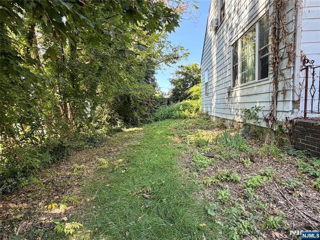 Photo 3 of Single family home for sale at 76 Beechwood St, Bergenfield, NJ 07621 | MLS# 26034698 | Listing updated on 2026-09-19