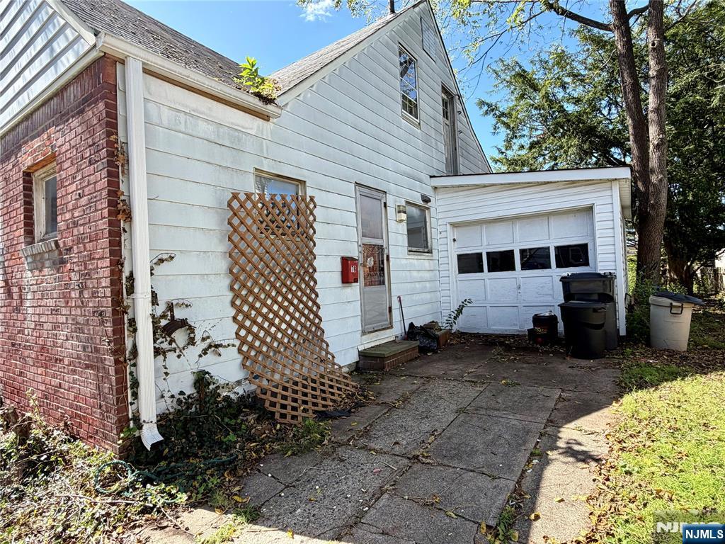 Photo 4 of Single family home for sale at 76 Beechwood St, Bergenfield, NJ 07621 | MLS# 26034698 | Listing updated on 2026-09-19