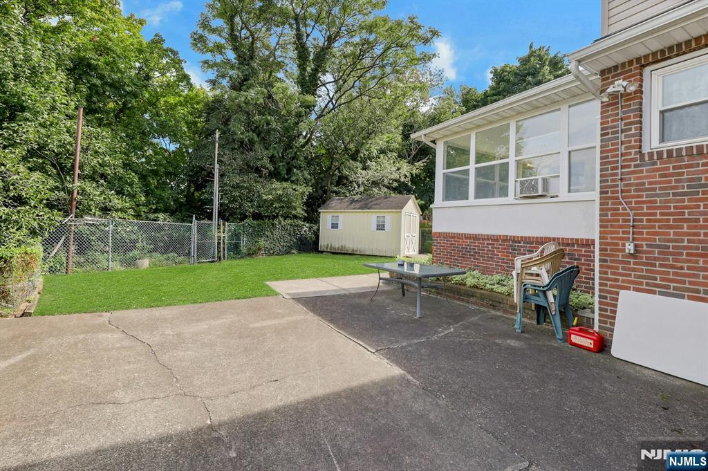 554 Harrison Avenue - Photo 3