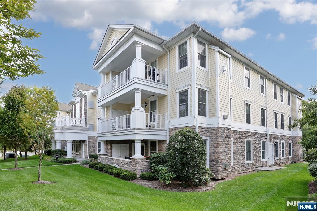 410 Four Seasons Lane - Photo 2