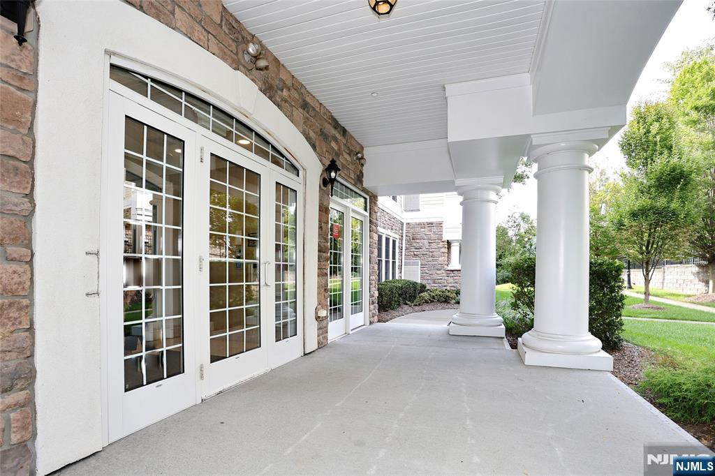 410 Four Seasons Lane - Photo 3