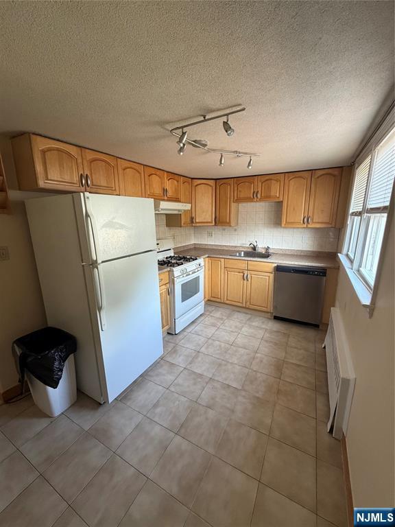 17 Ellsworth Street - Photo 1
