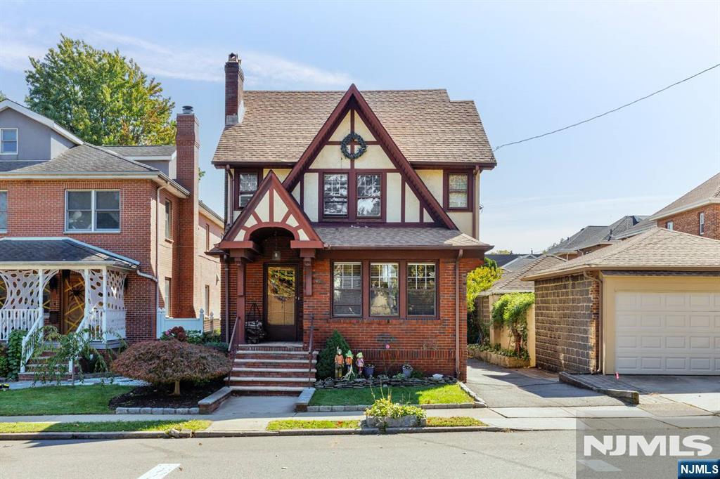 544 Highridge Avenue - Photo 1