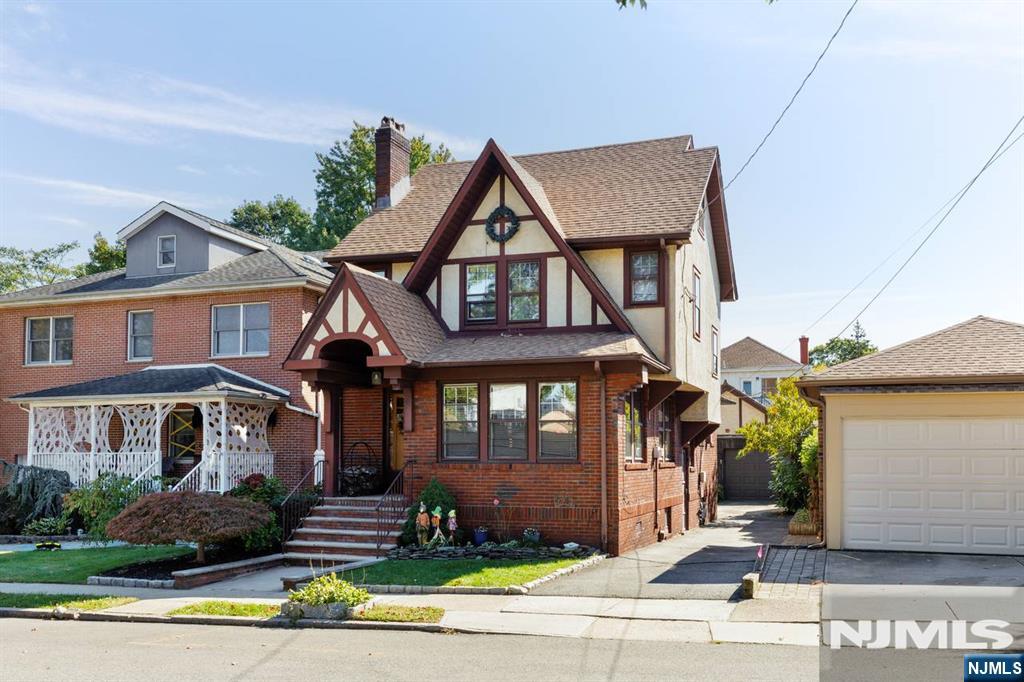 544 Highridge Avenue - Photo 2