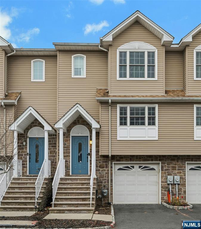 102 Montgomery Street 15 - Photo 1