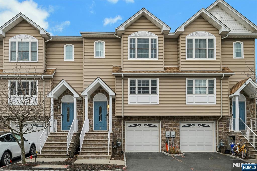 102 Montgomery Street 15 - Photo 2
