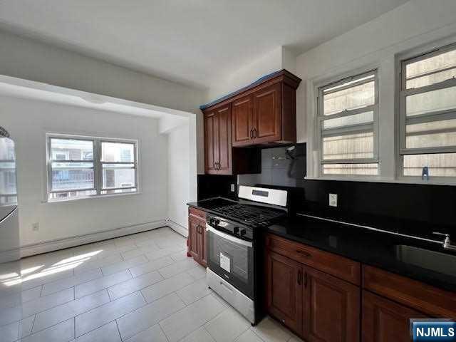 123 Oak Street APT2 - Photo 2