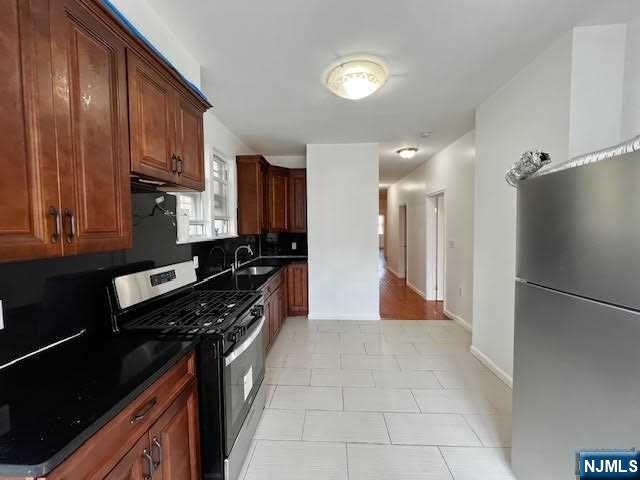123 Oak Street APT2 - Photo 4