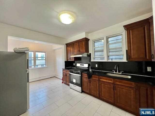 123 Oak Street APT2 - Photo 5